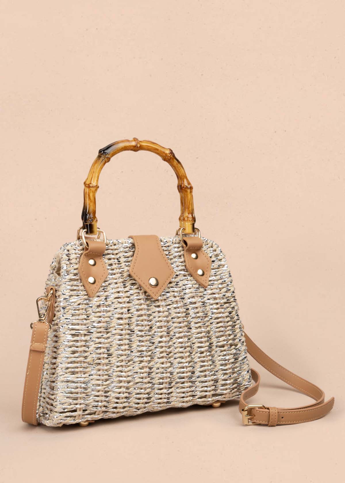 Bolso de mano tipo canasta con asa de bambú color gris 105940