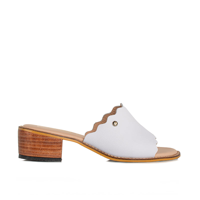 Sandalia de cuero color blanco, para dama