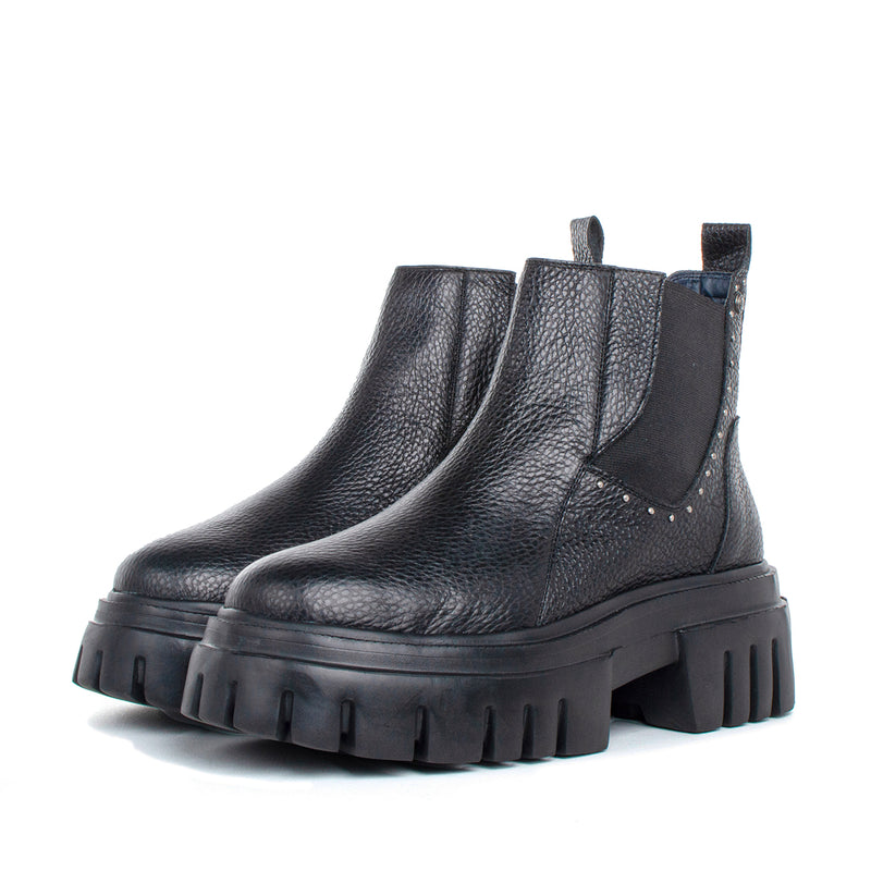 Botin suela tractorada color negro, para dama