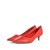 Tacon cerrado bajo color rojo, para dama