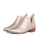 Botin tacon bajo color dorado texturizado, para dama