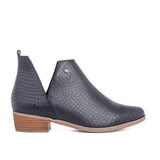 Botin tacon bajo color negro texturizado, para dama